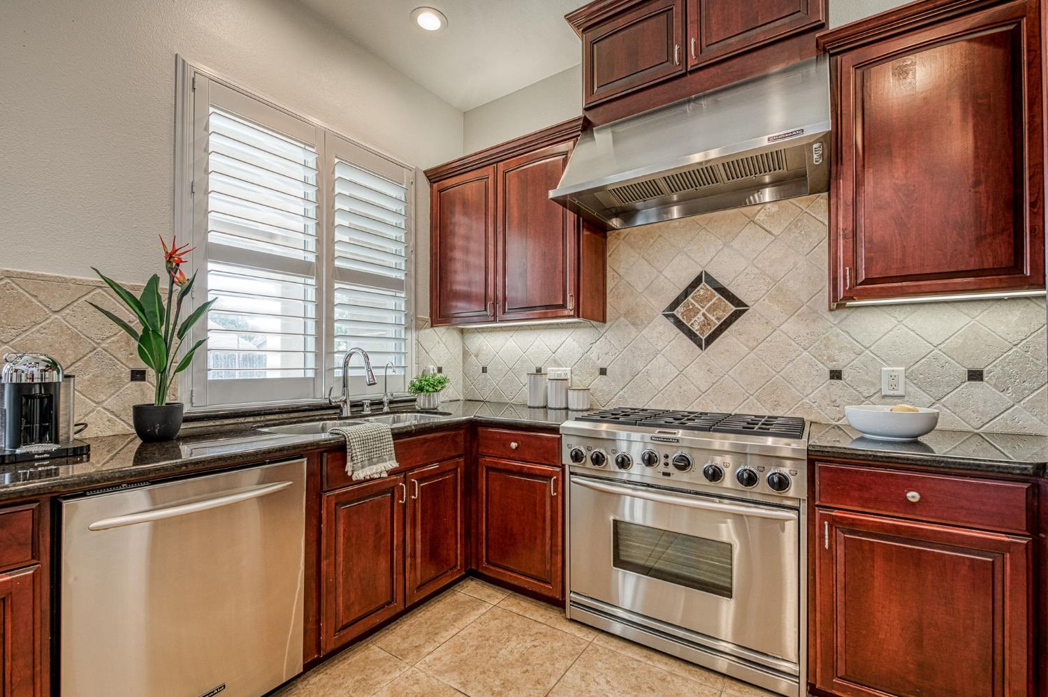 5651 N Caspian Ave, Fresno, CA 93723