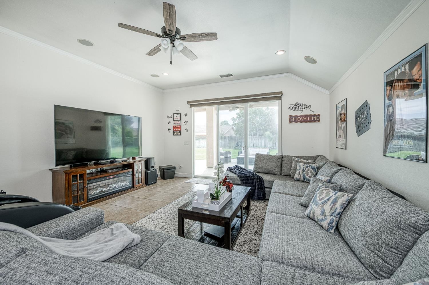 5651 N Caspian Ave, Fresno, CA 93723