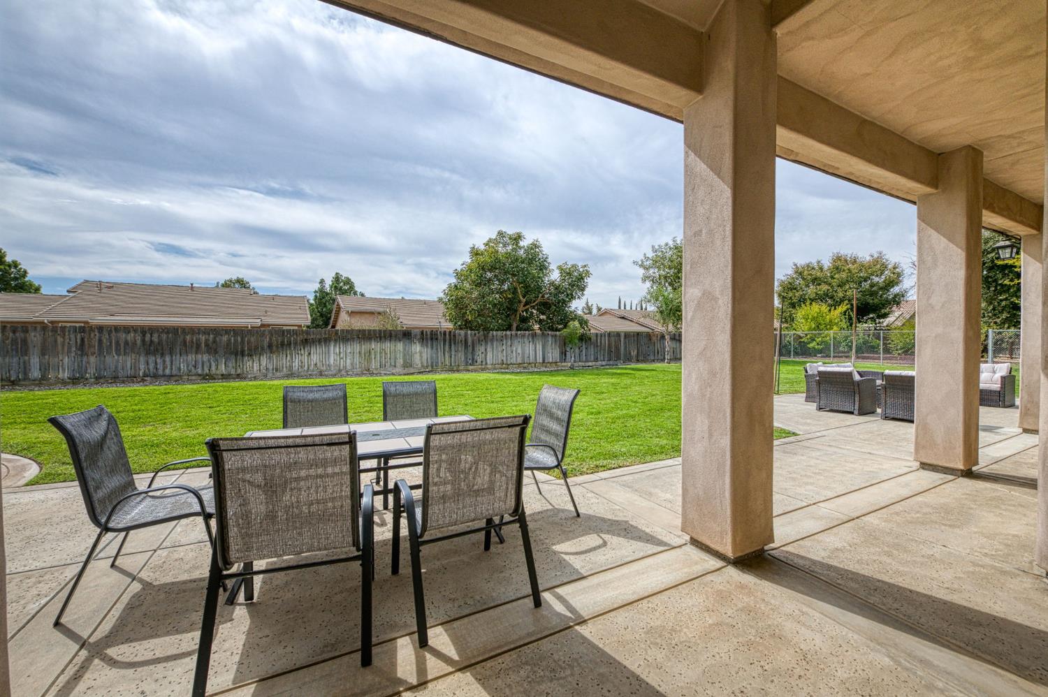 5651 N Caspian Ave, Fresno, CA 93723
