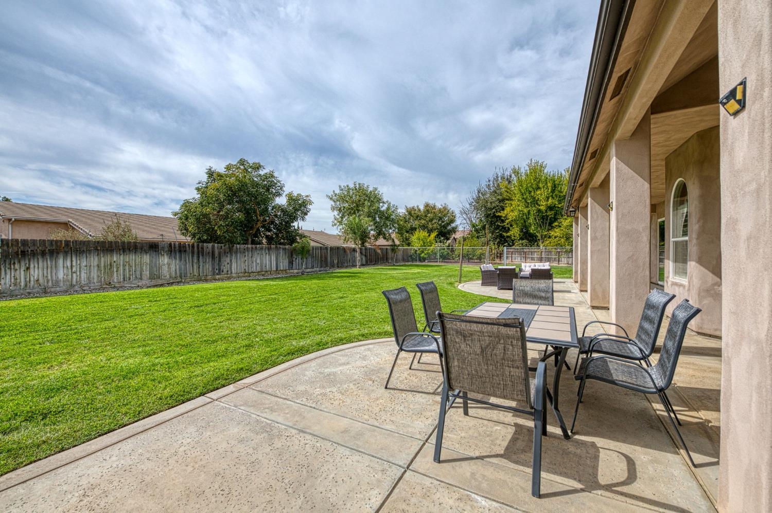 5651 N Caspian Ave, Fresno, CA 93723