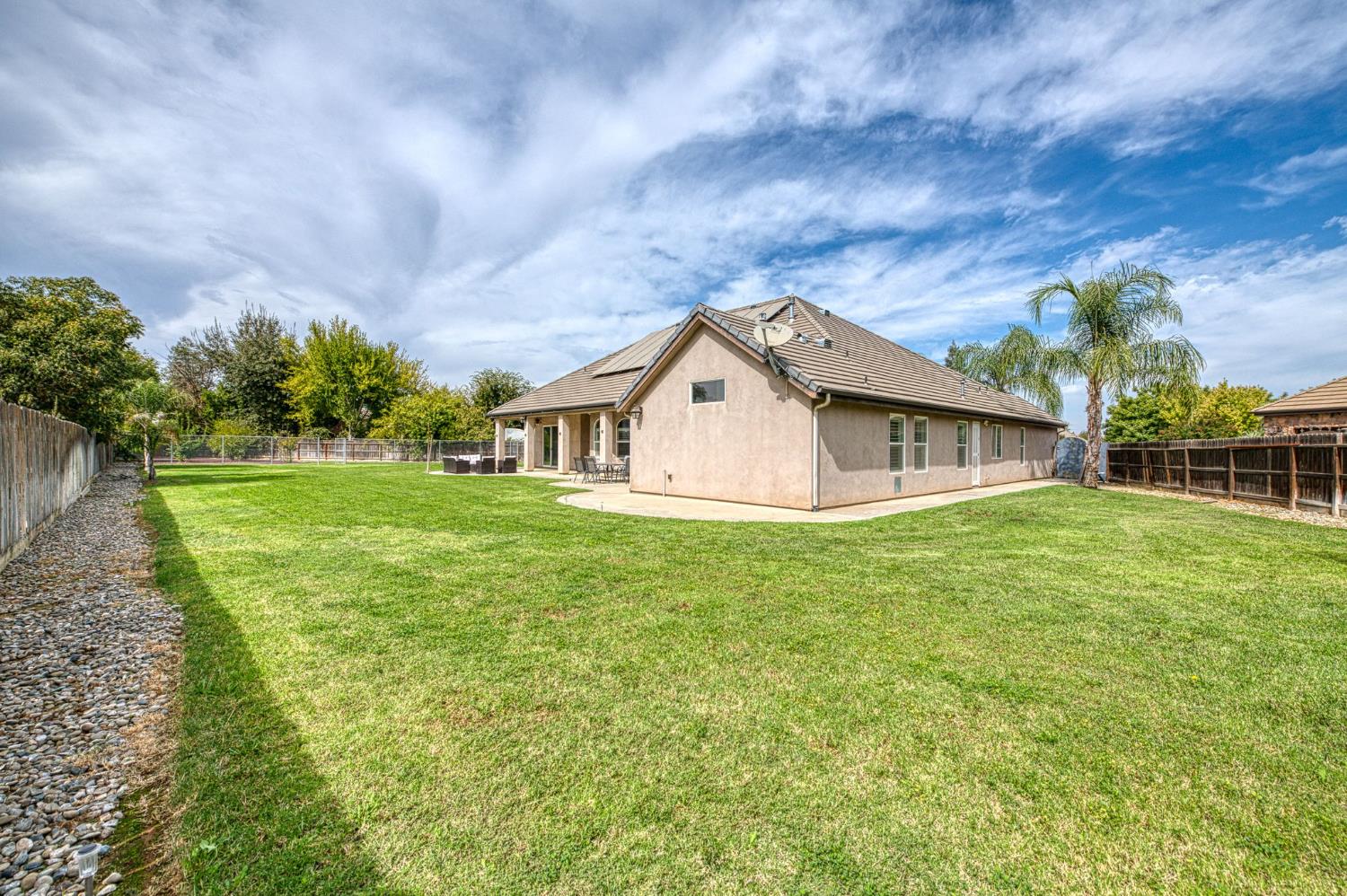 5651 N Caspian Ave, Fresno, CA 93723