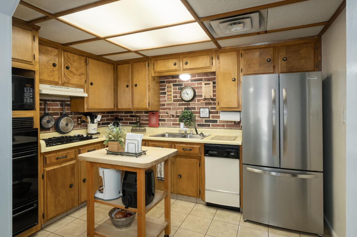 20673 Alva Ave, Riverdale, CA 93656