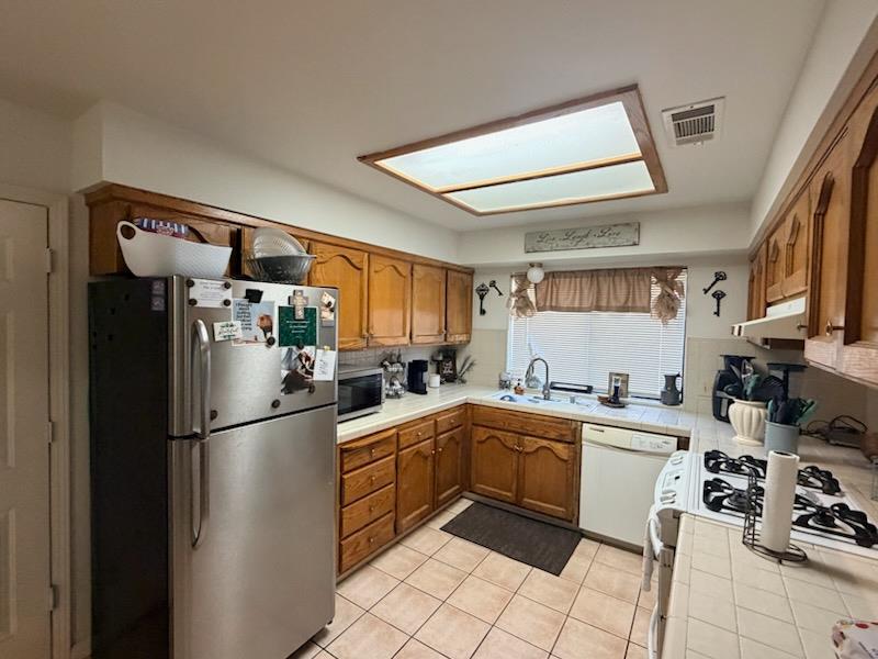 8052 N Augusta St, Fresno, CA 93720