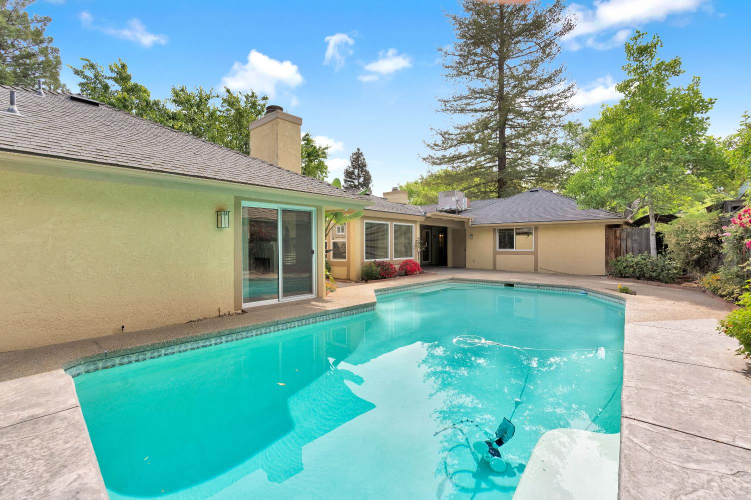 674 E Cole Ave, Fresno, CA 93720