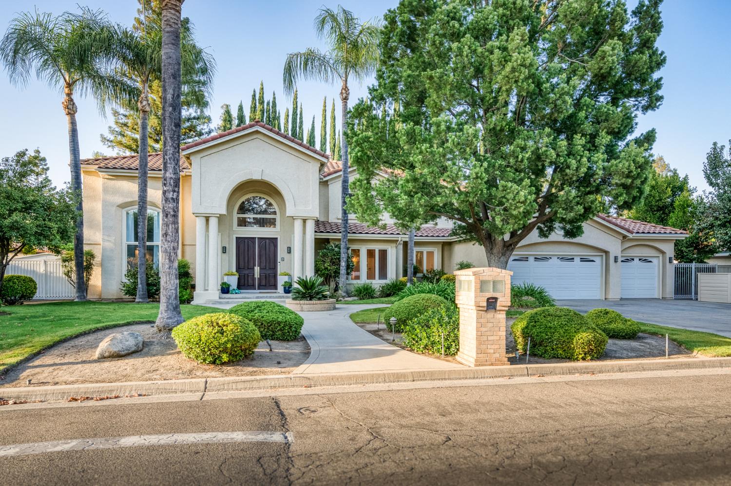 2754 W Alluvial, Fresno, CA 93711