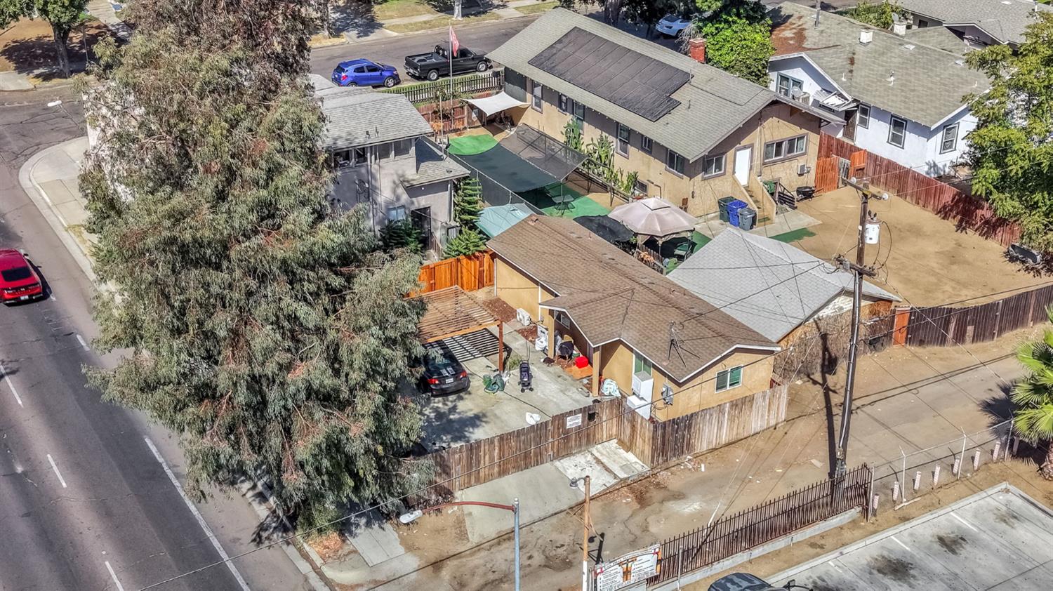 326 N 1st St, Fresno, CA 93702