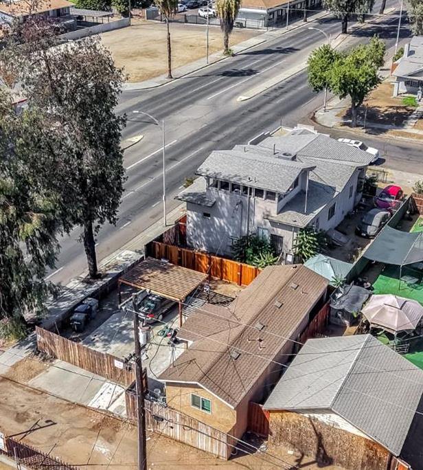 326 N 1st St, Fresno, CA 93702