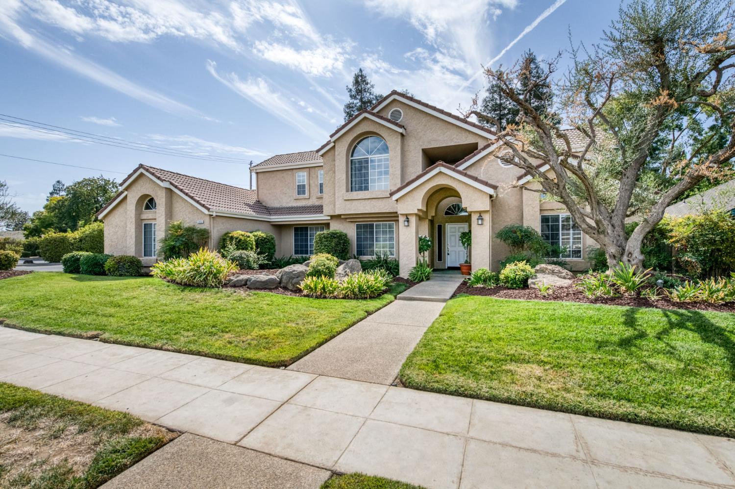1453 E Decatur Ave, Fresno, CA 93720