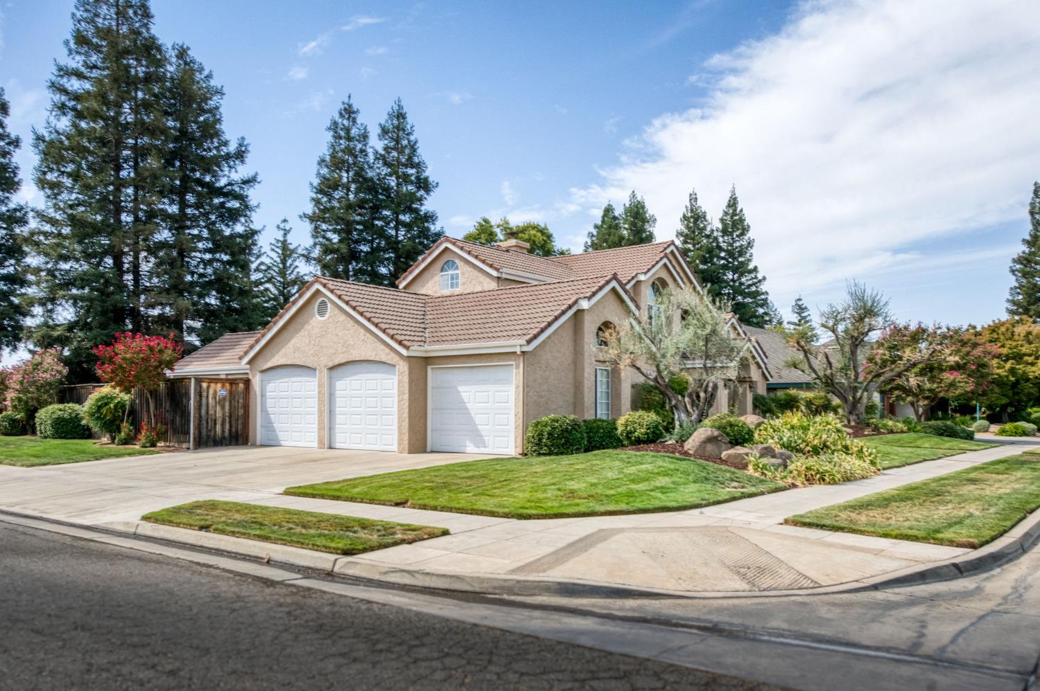 1453 E Decatur Ave, Fresno, CA 93720