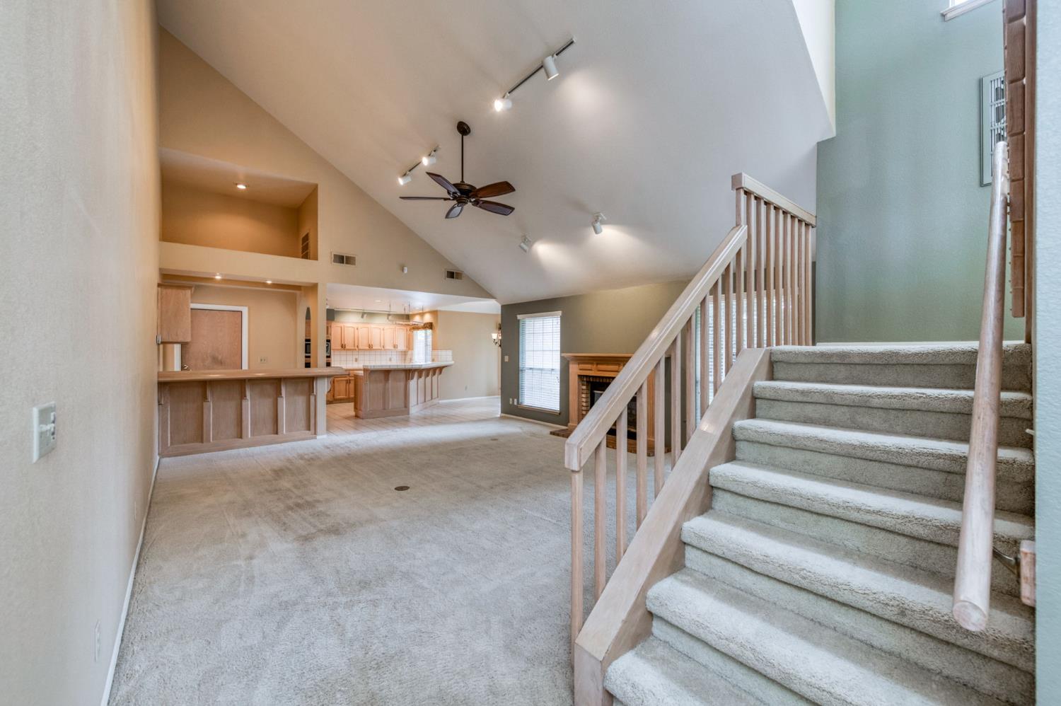 1453 E Decatur Ave, Fresno, CA 93720