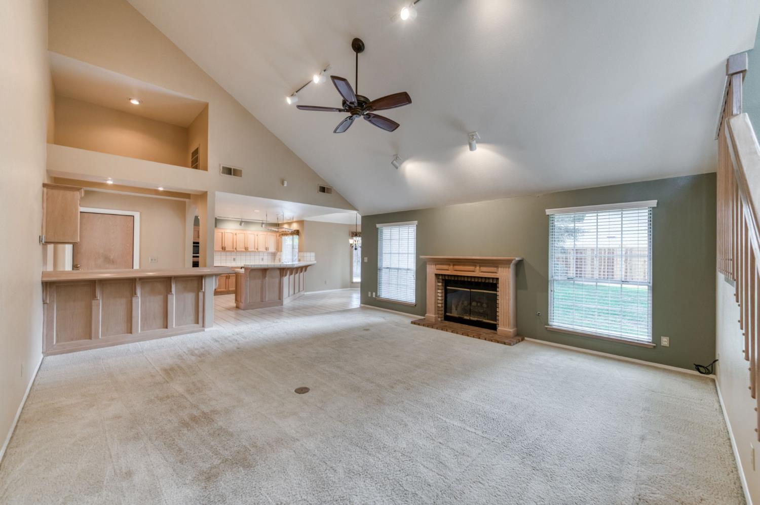 1453 E Decatur Ave, Fresno, CA 93720
