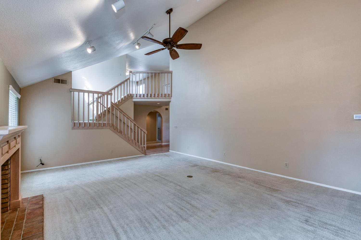 1453 E Decatur Ave, Fresno, CA 93720