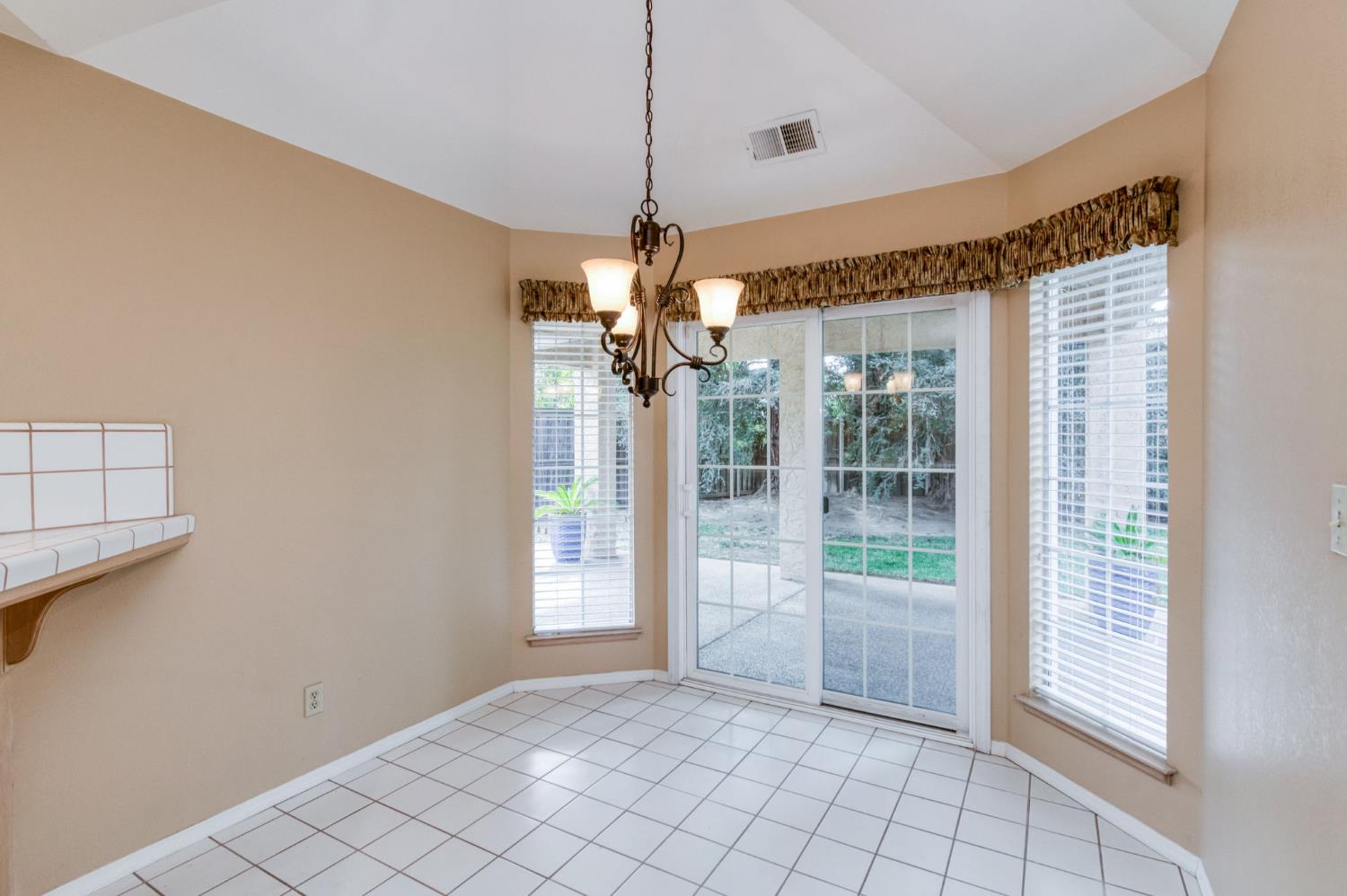 1453 E Decatur Ave, Fresno, CA 93720