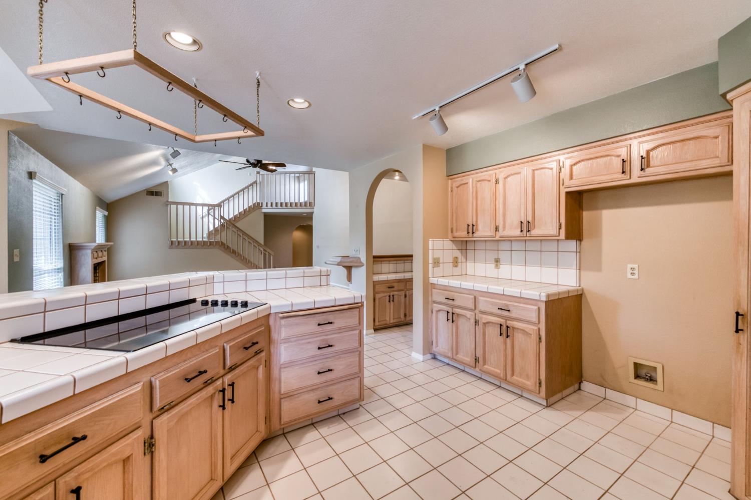 1453 E Decatur Ave, Fresno, CA 93720