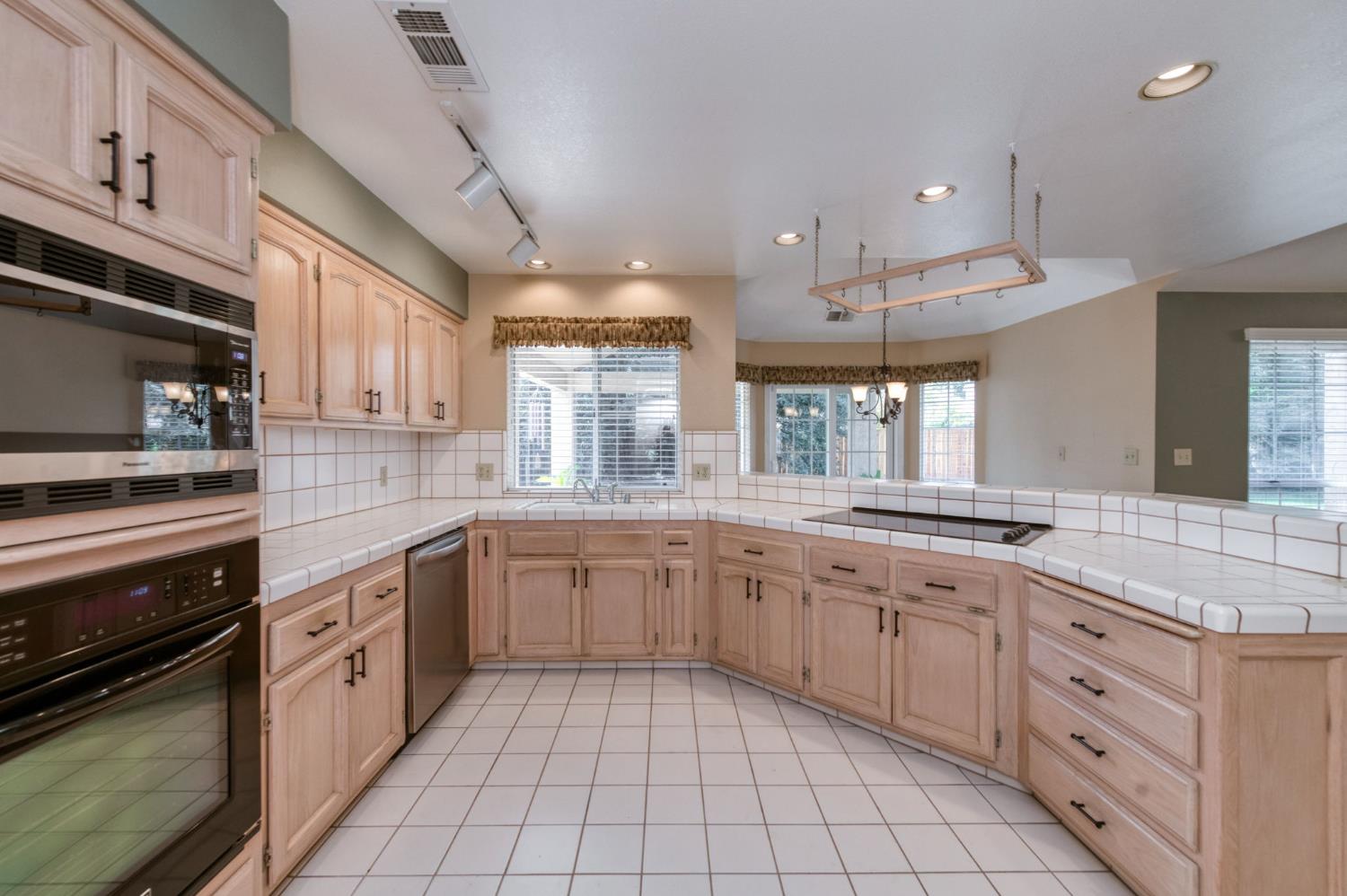 1453 E Decatur Ave, Fresno, CA 93720