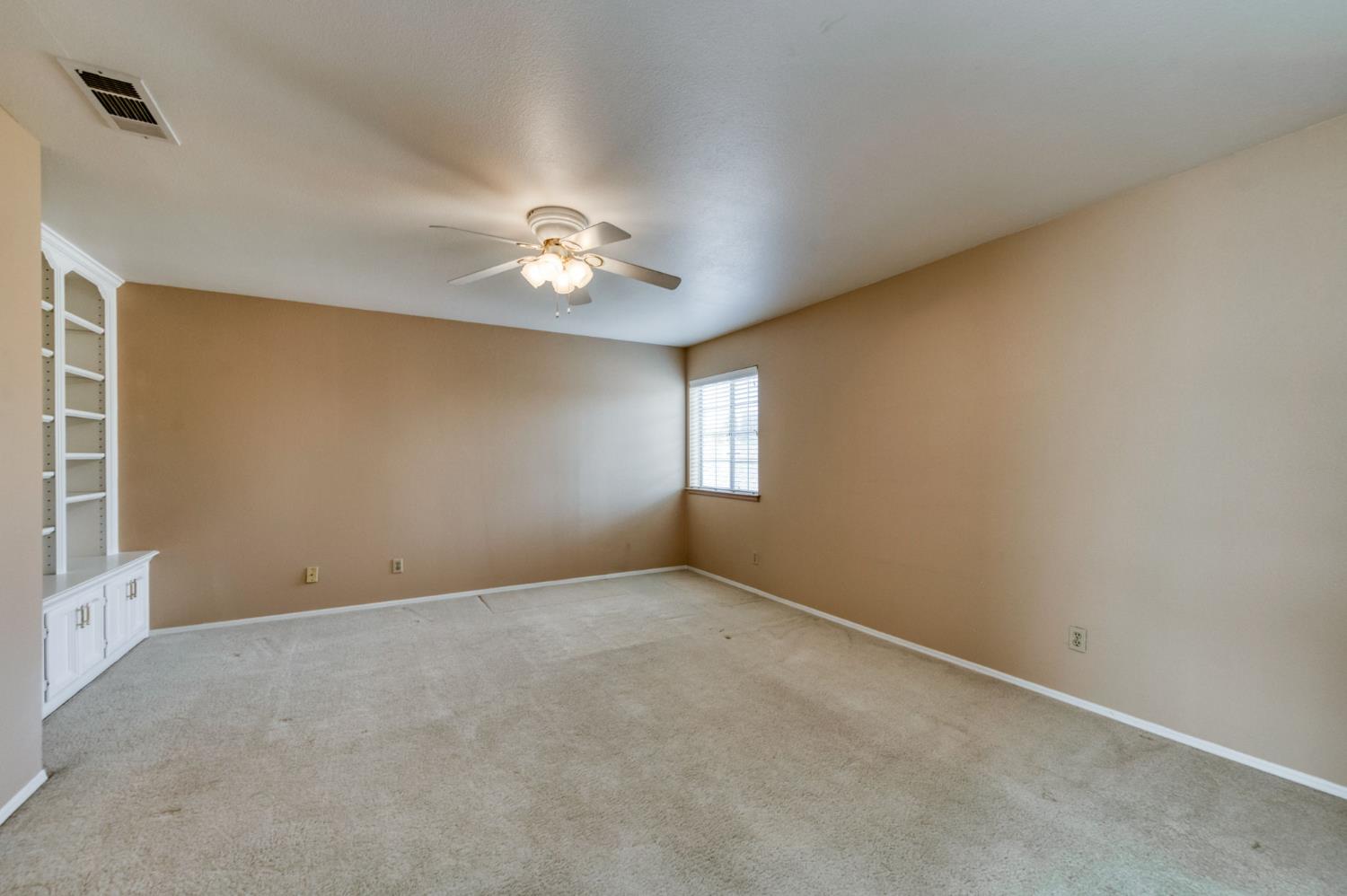 1453 E Decatur Ave, Fresno, CA 93720
