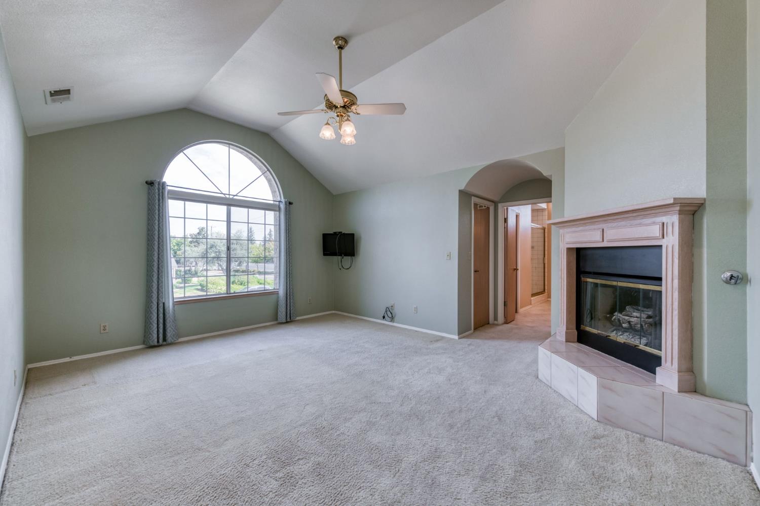 1453 E Decatur Ave, Fresno, CA 93720