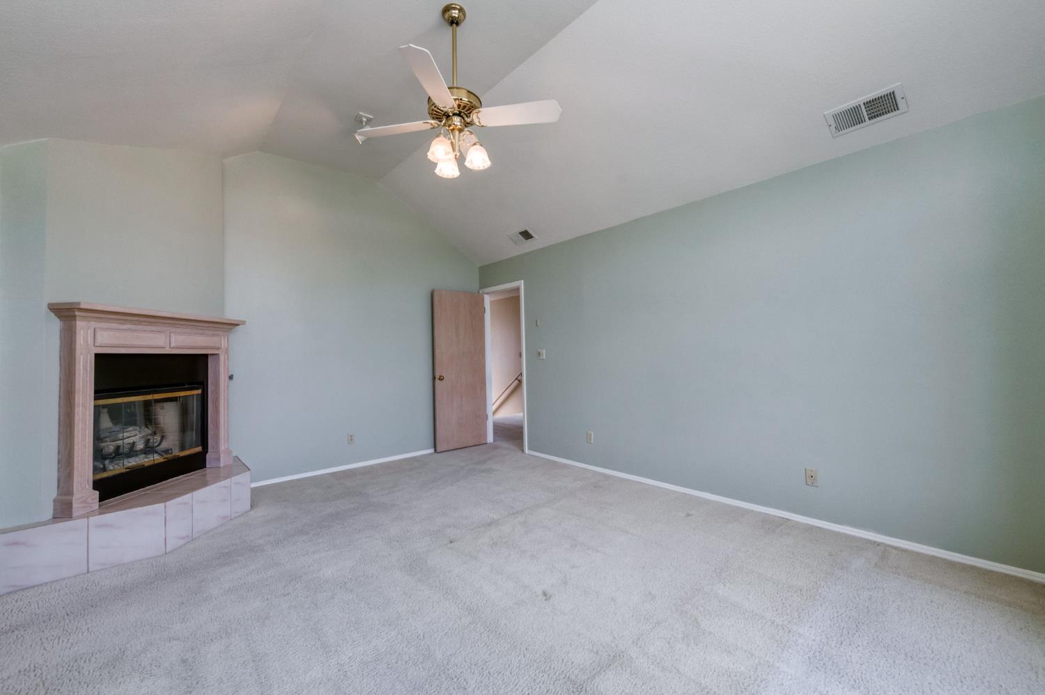 1453 E Decatur Ave, Fresno, CA 93720