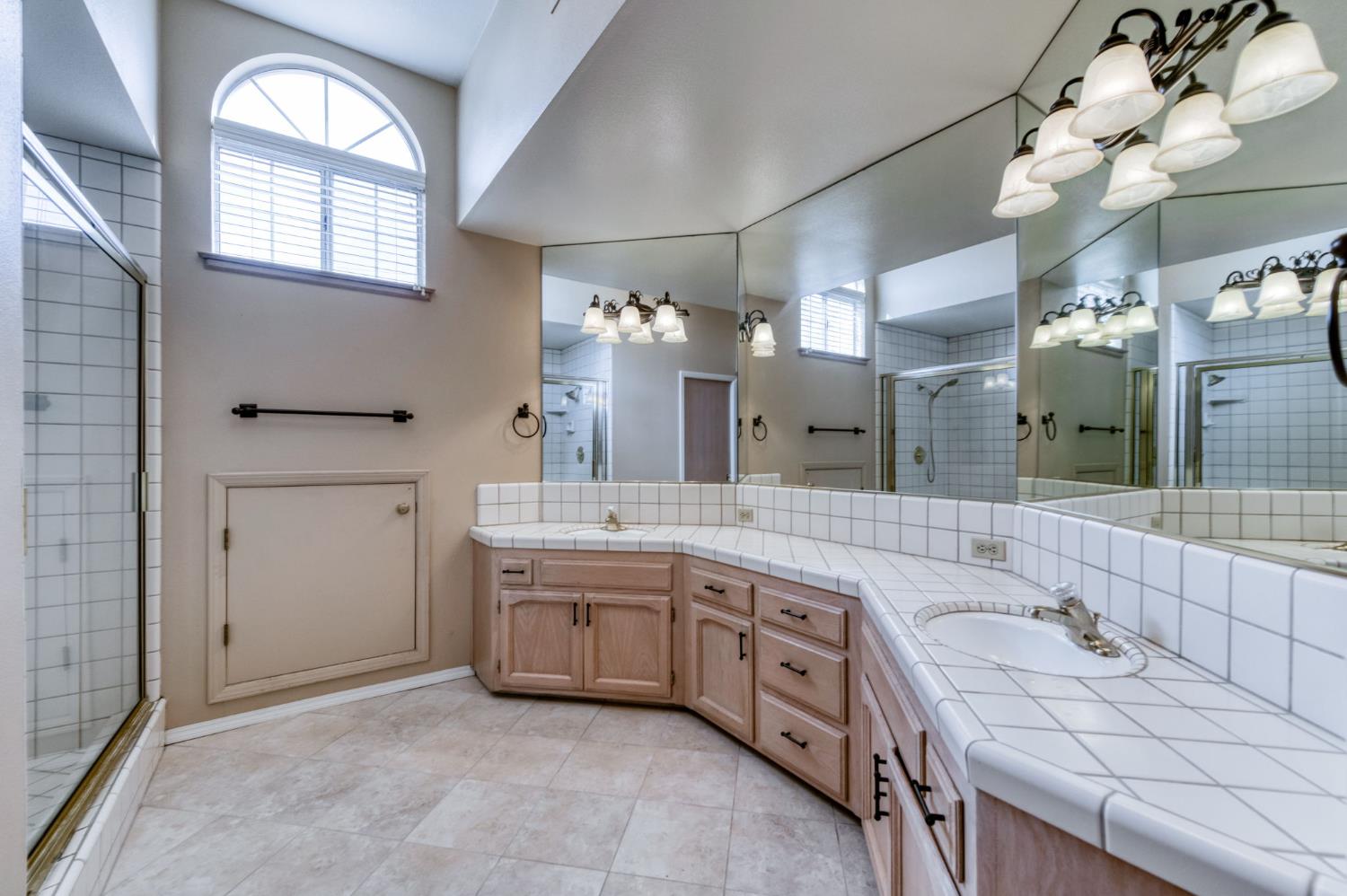 1453 E Decatur Ave, Fresno, CA 93720