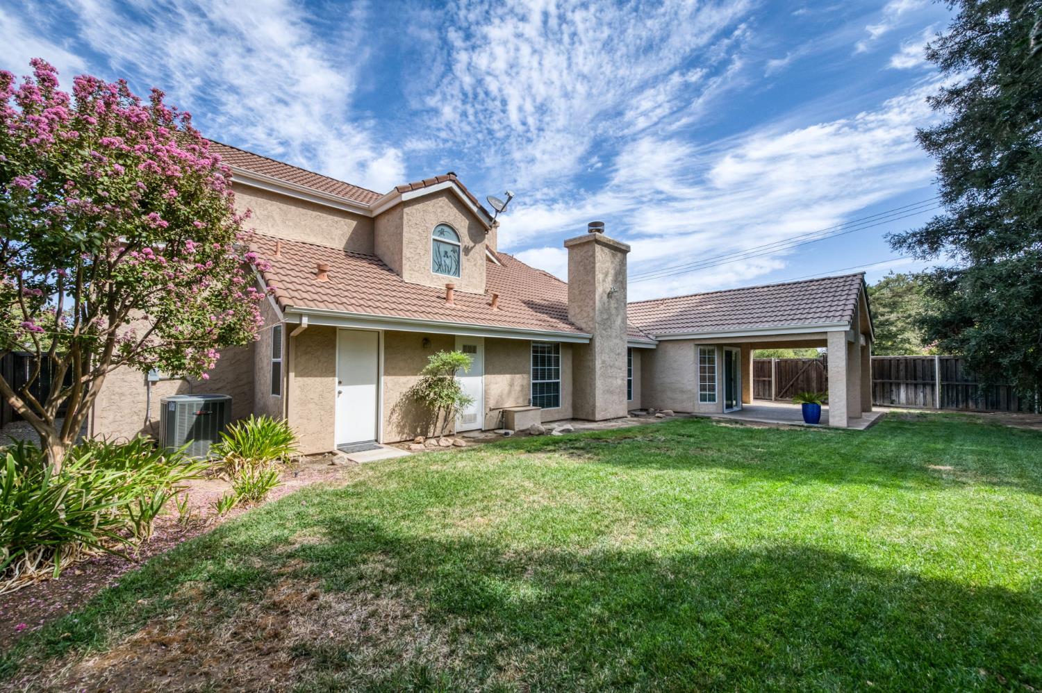 1453 E Decatur Ave, Fresno, CA 93720