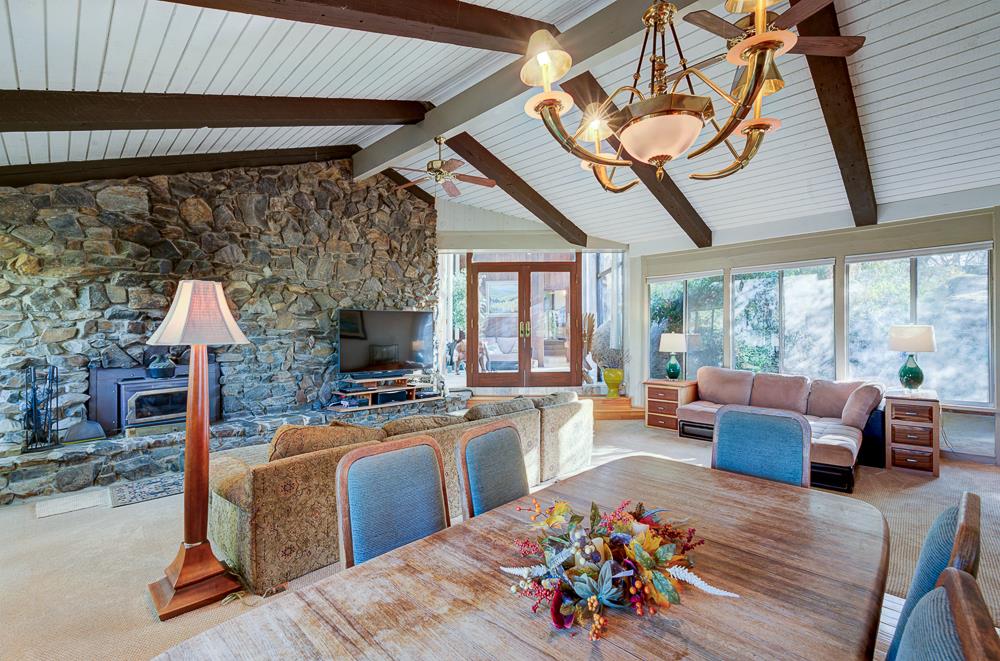 21197 Tollhouse Rd, Clovis, CA 93619