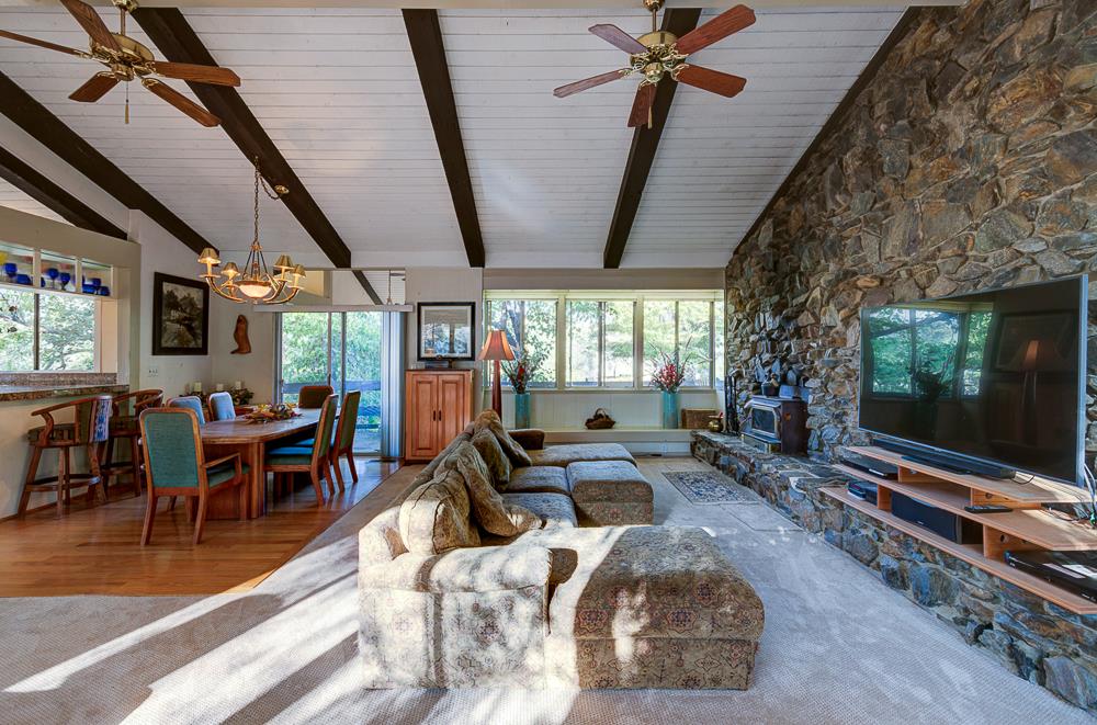 21197 Tollhouse Rd, Clovis, CA 93619