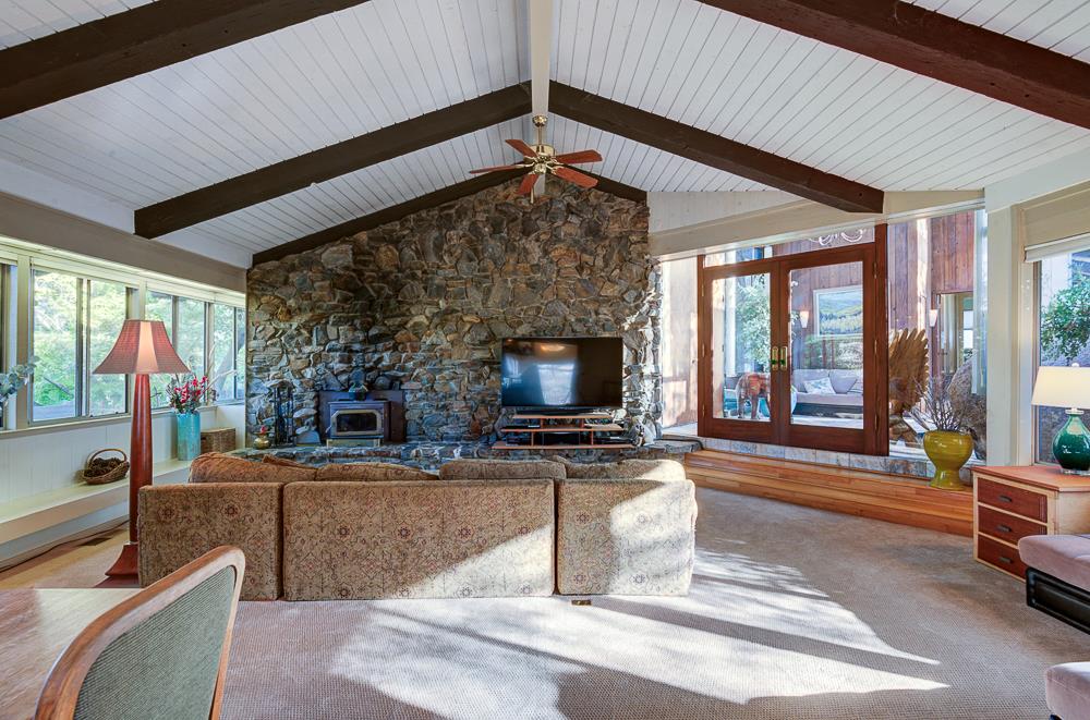 21197 Tollhouse Rd, Clovis, CA 93619