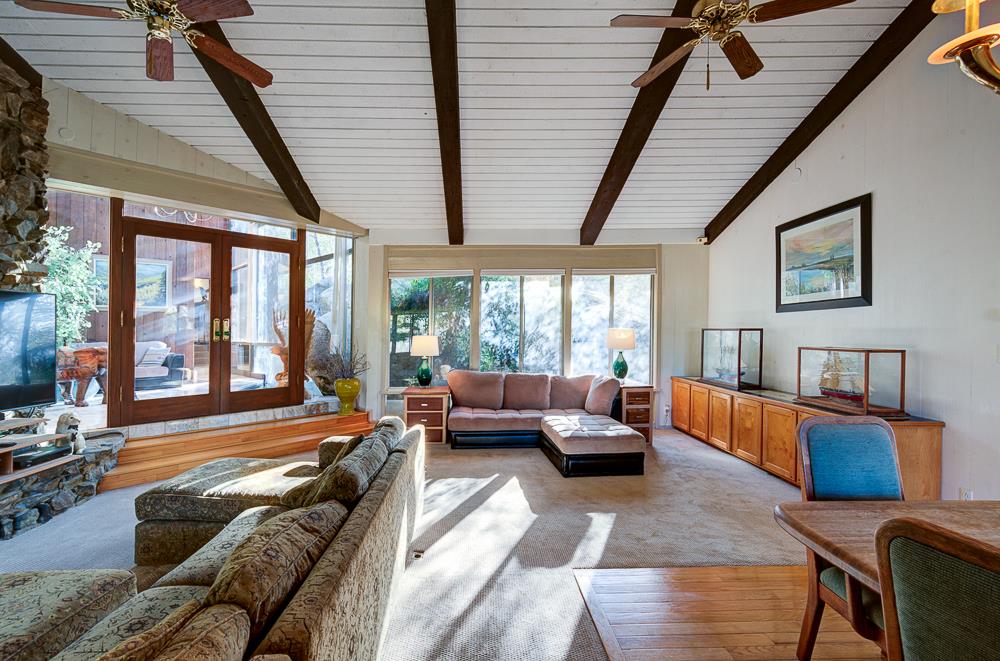 21197 Tollhouse Rd, Clovis, CA 93619