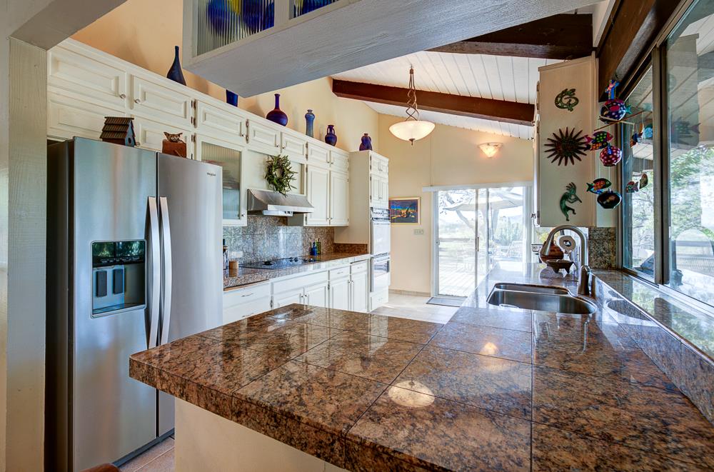 21197 Tollhouse Rd, Clovis, CA 93619