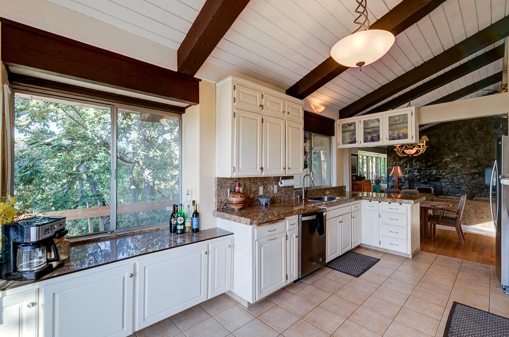 21197 Tollhouse Rd, Clovis, CA 93619