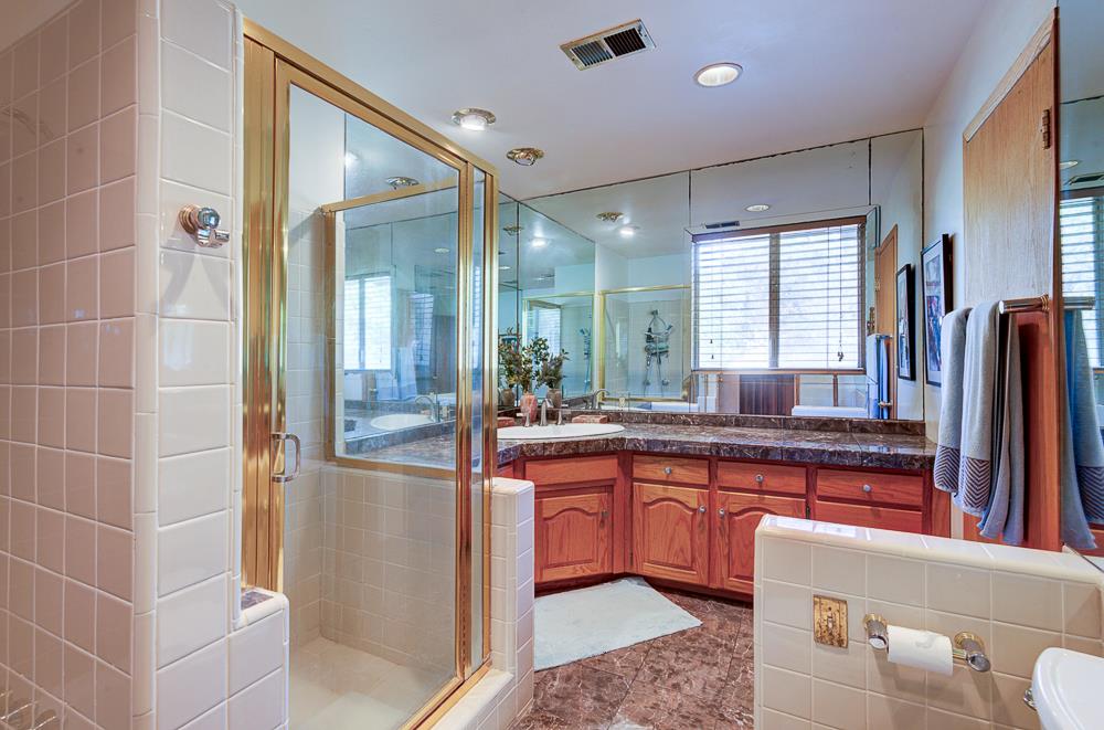 21197 Tollhouse Rd, Clovis, CA 93619