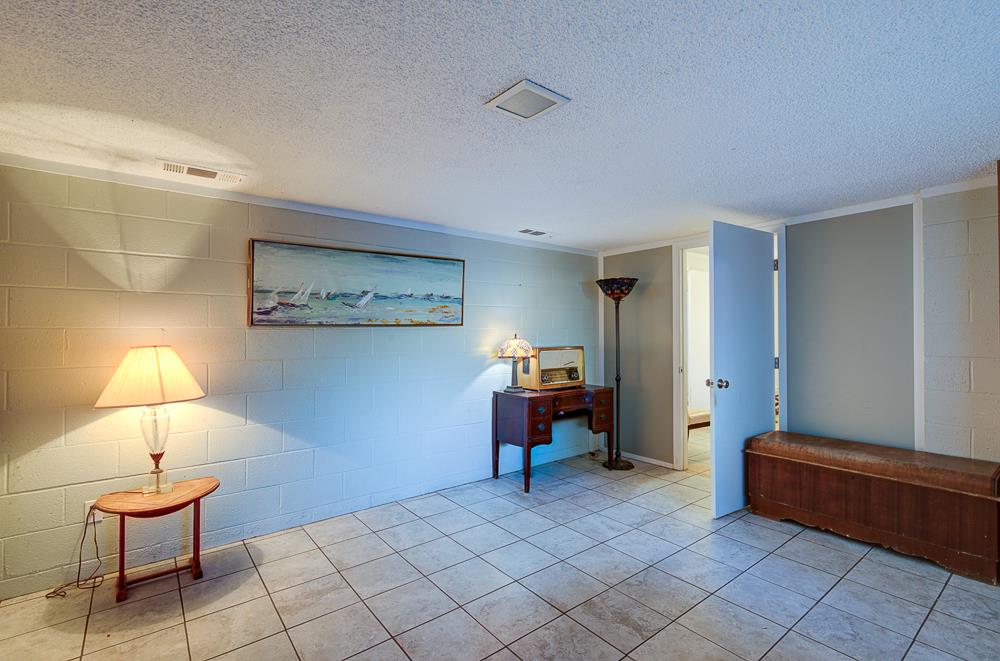 21197 Tollhouse Rd, Clovis, CA 93619