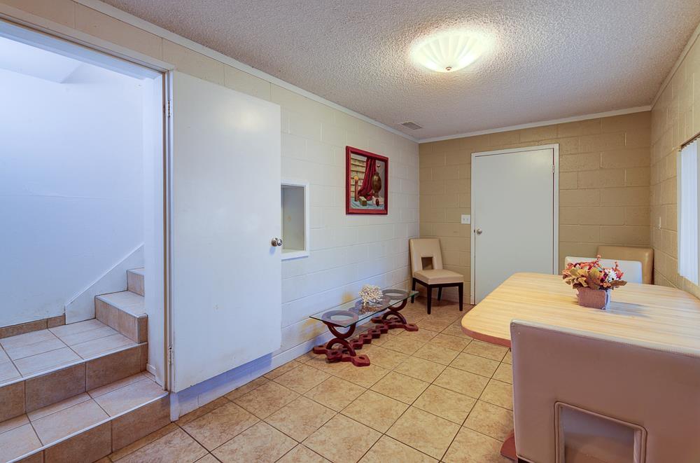 21197 Tollhouse Rd, Clovis, CA 93619