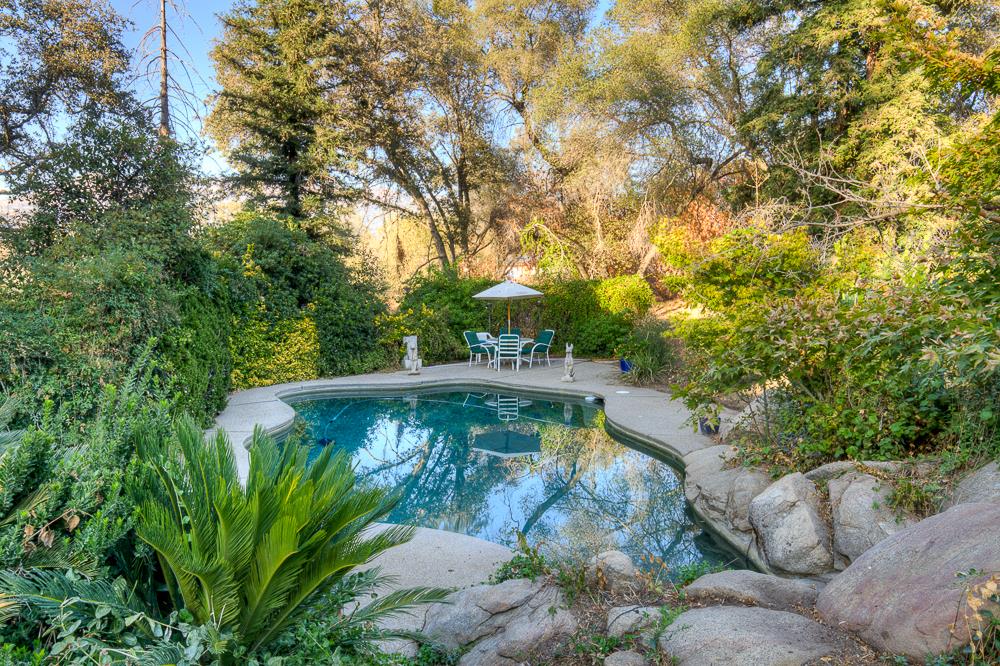 21197 Tollhouse Rd, Clovis, CA 93619