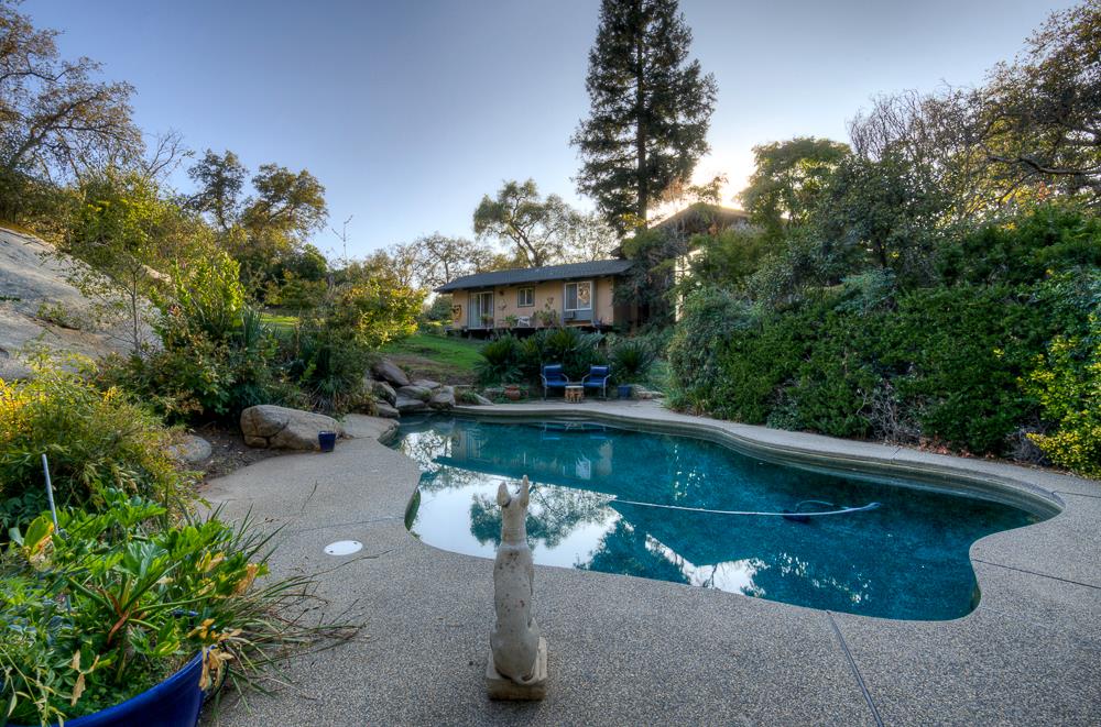 21197 Tollhouse Rd, Clovis, CA 93619