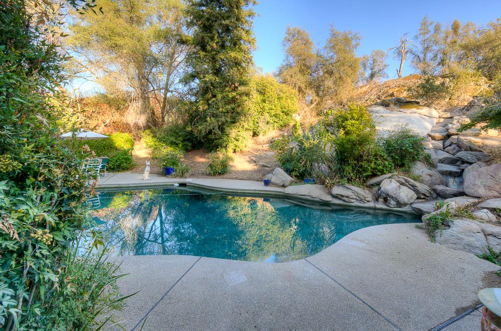 21197 Tollhouse Rd, Clovis, CA 93619