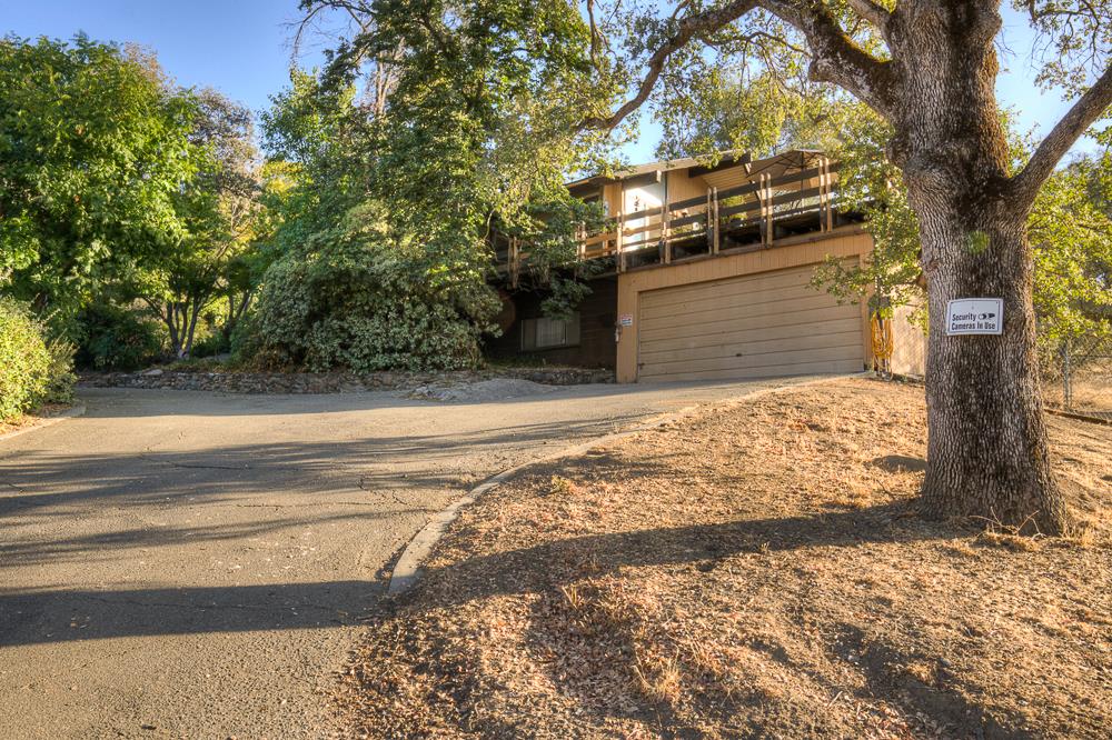 21197 Tollhouse Rd, Clovis, CA 93619