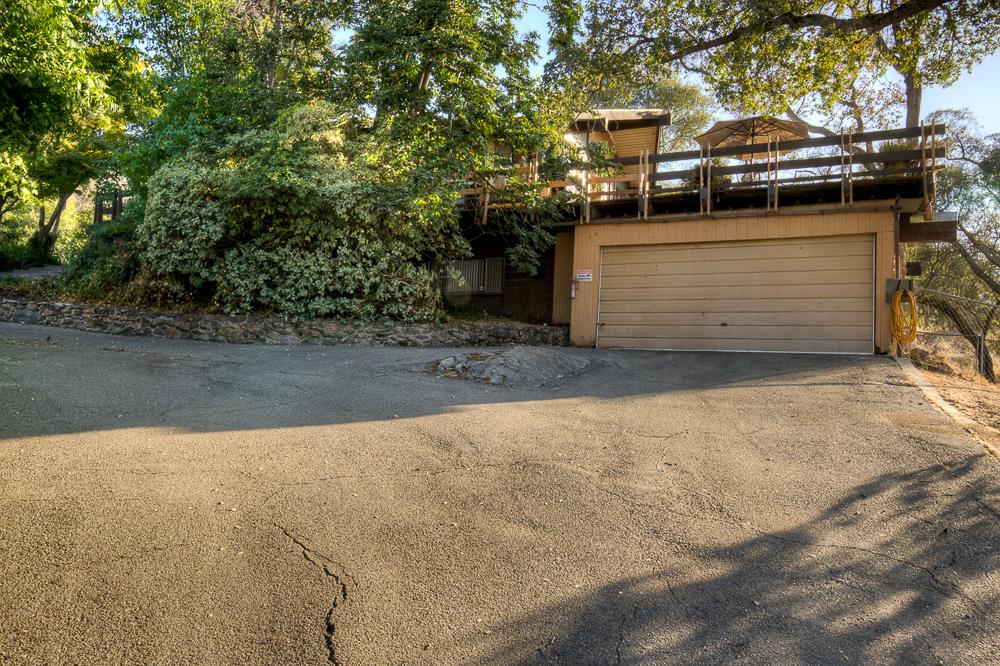 21197 Tollhouse Rd, Clovis, CA 93619