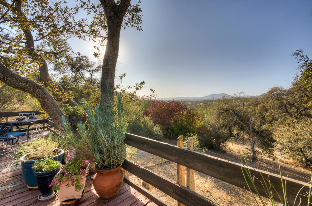 21197 Tollhouse Rd, Clovis, CA 93619