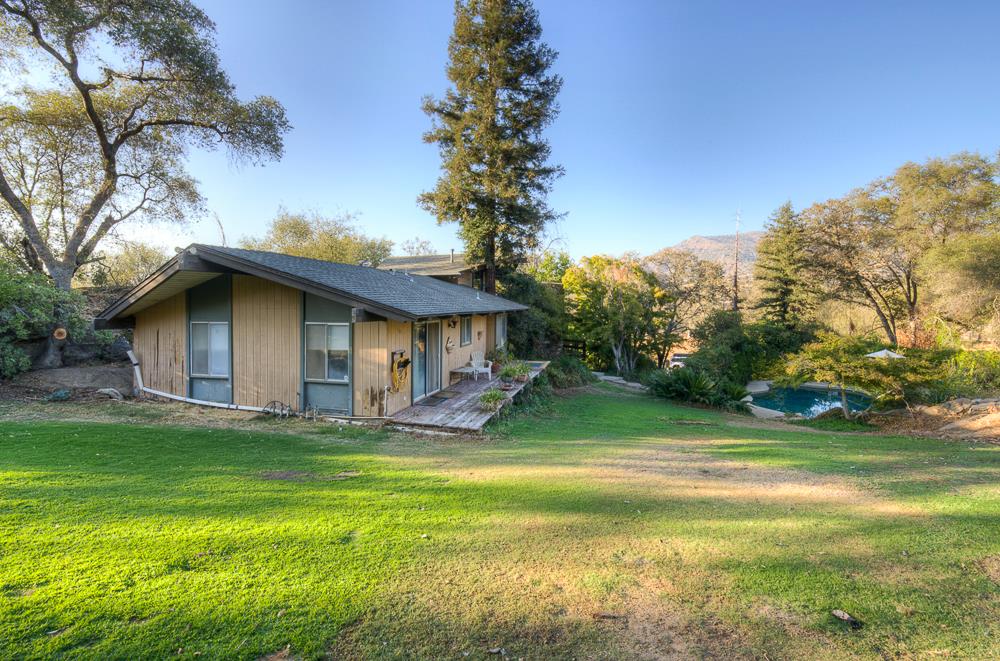 21197 Tollhouse Rd, Clovis, CA 93619