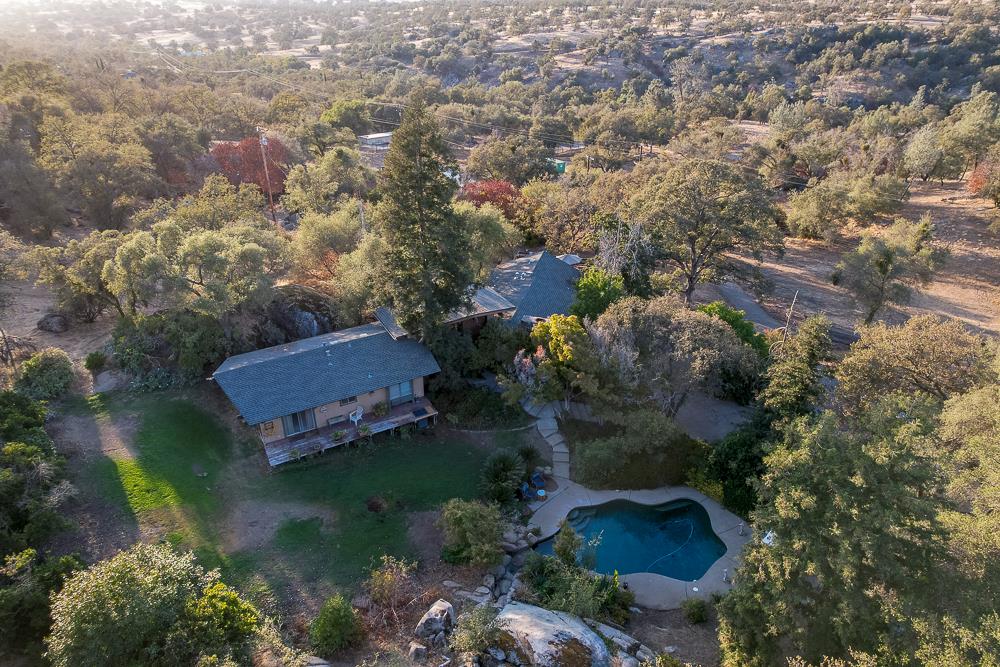 21197 Tollhouse Rd, Clovis, CA 93619