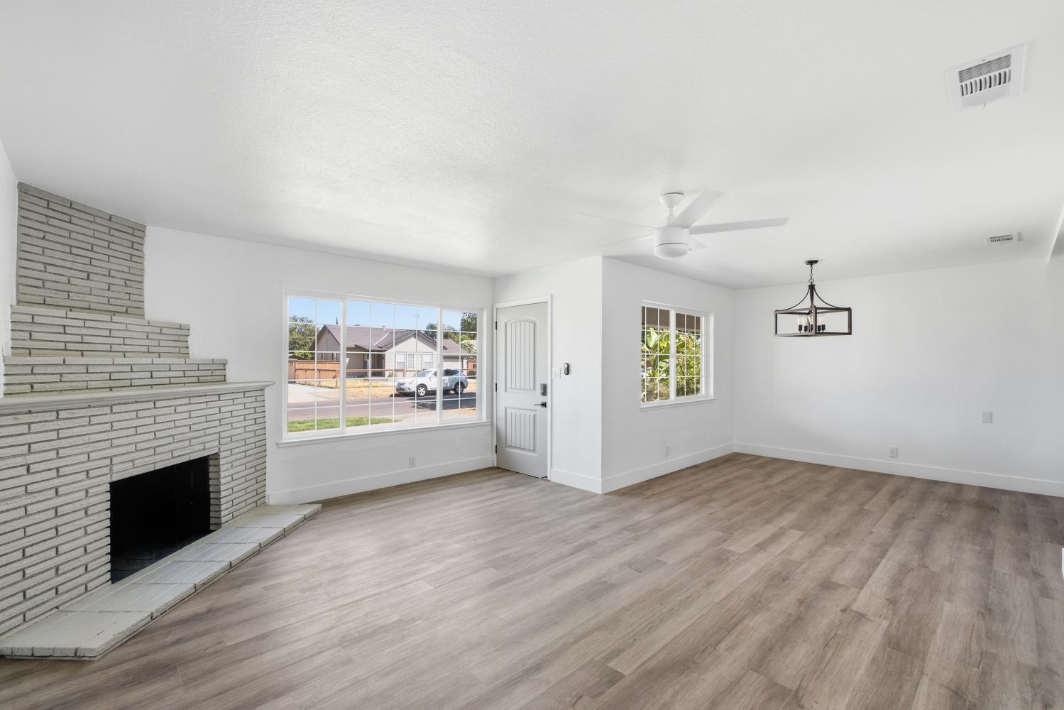 4782 E Nevada Ave, Fresno, CA 93702