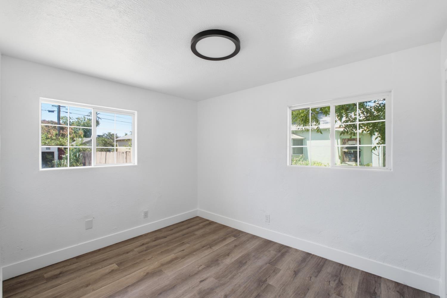 4782 E Nevada Ave, Fresno, CA 93702
