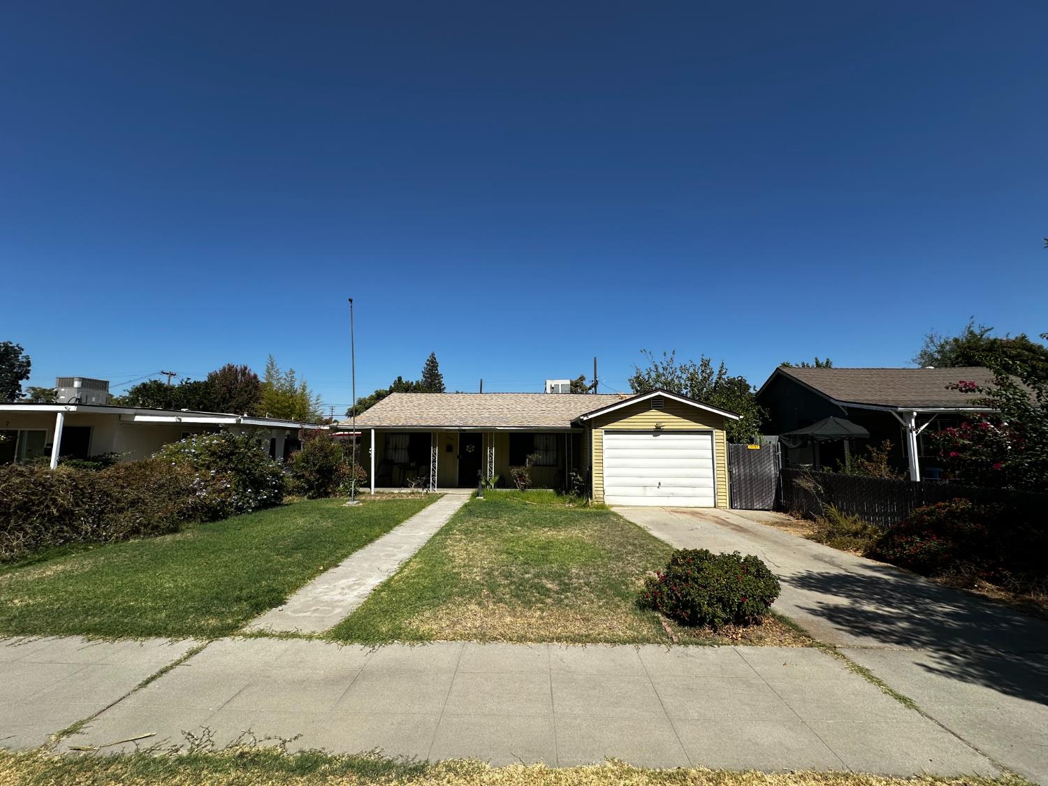 4127 E Nevada Ave, Fresno, CA 93702