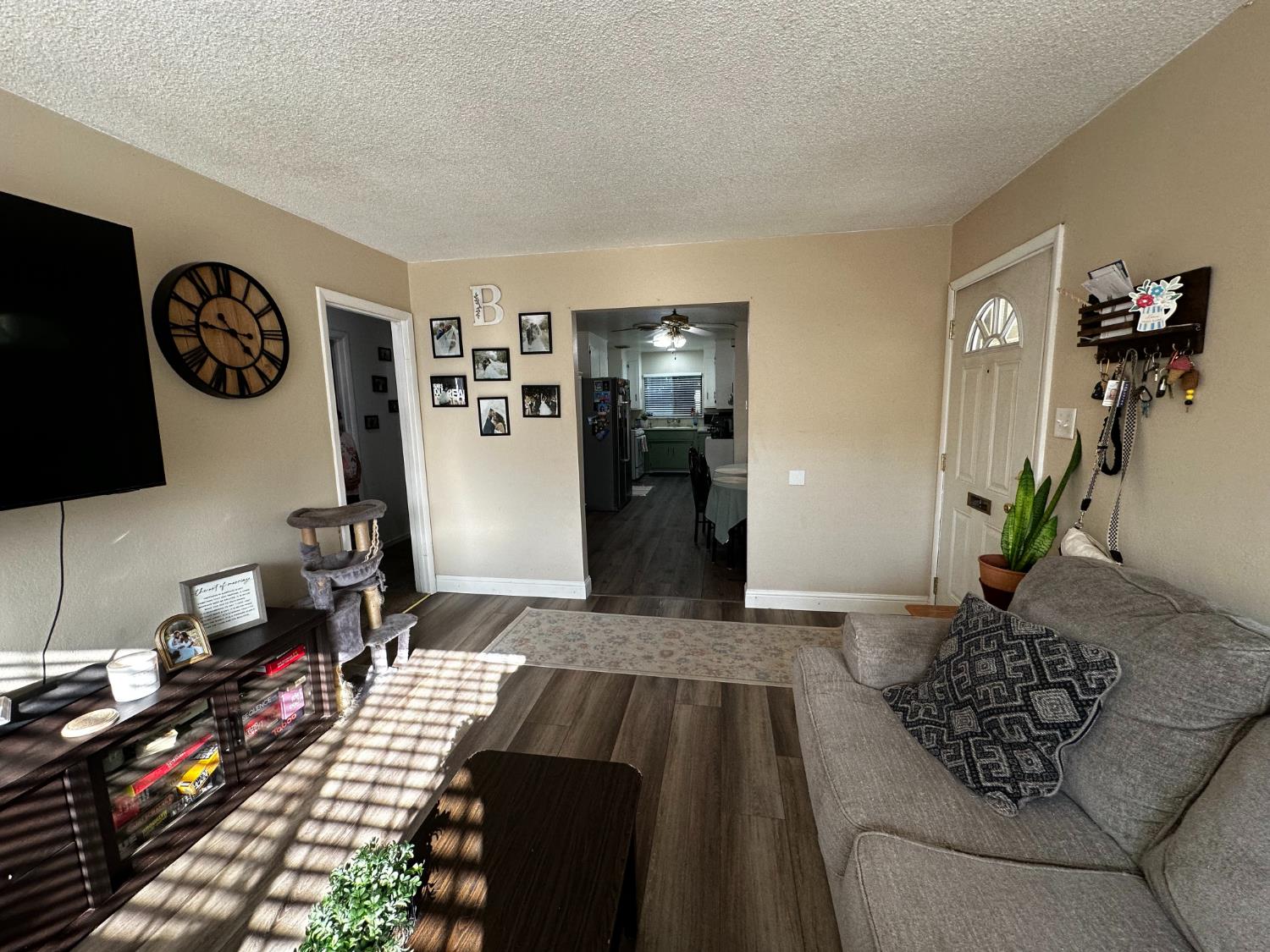 4127 E Nevada Ave, Fresno, CA 93702