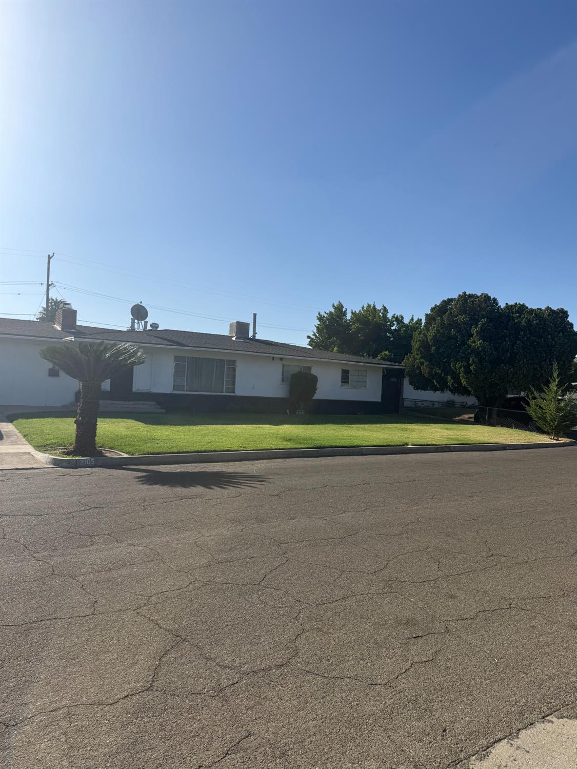 2105 N Archie Ave, Fresno, CA 93703