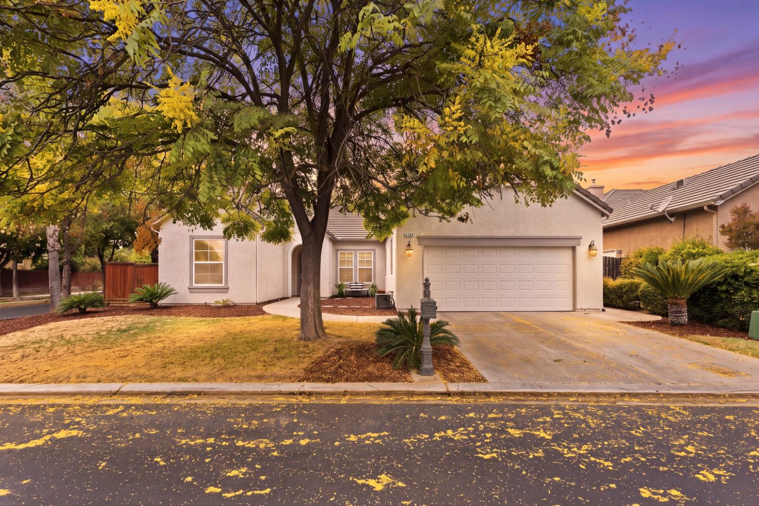 4769 N Emerald Peak Dr, Clovis, CA 93619
