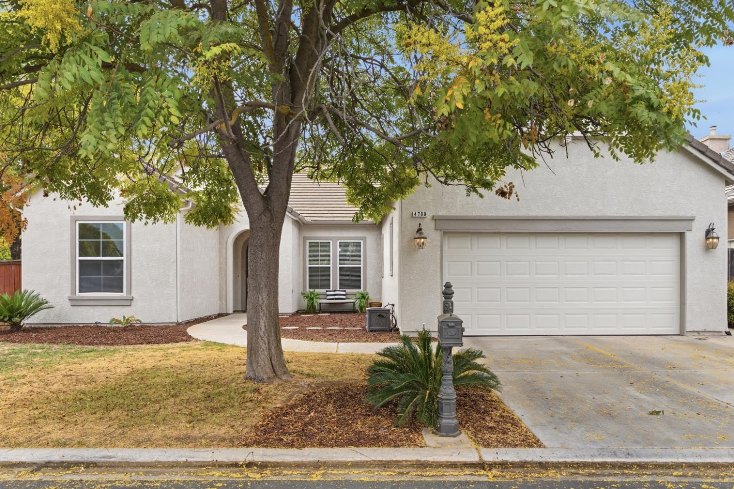 4769 N Emerald Peak Dr, Clovis, CA 93619