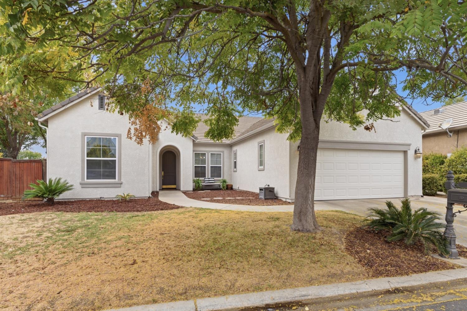 4769 N Emerald Peak Dr, Clovis, CA 93619