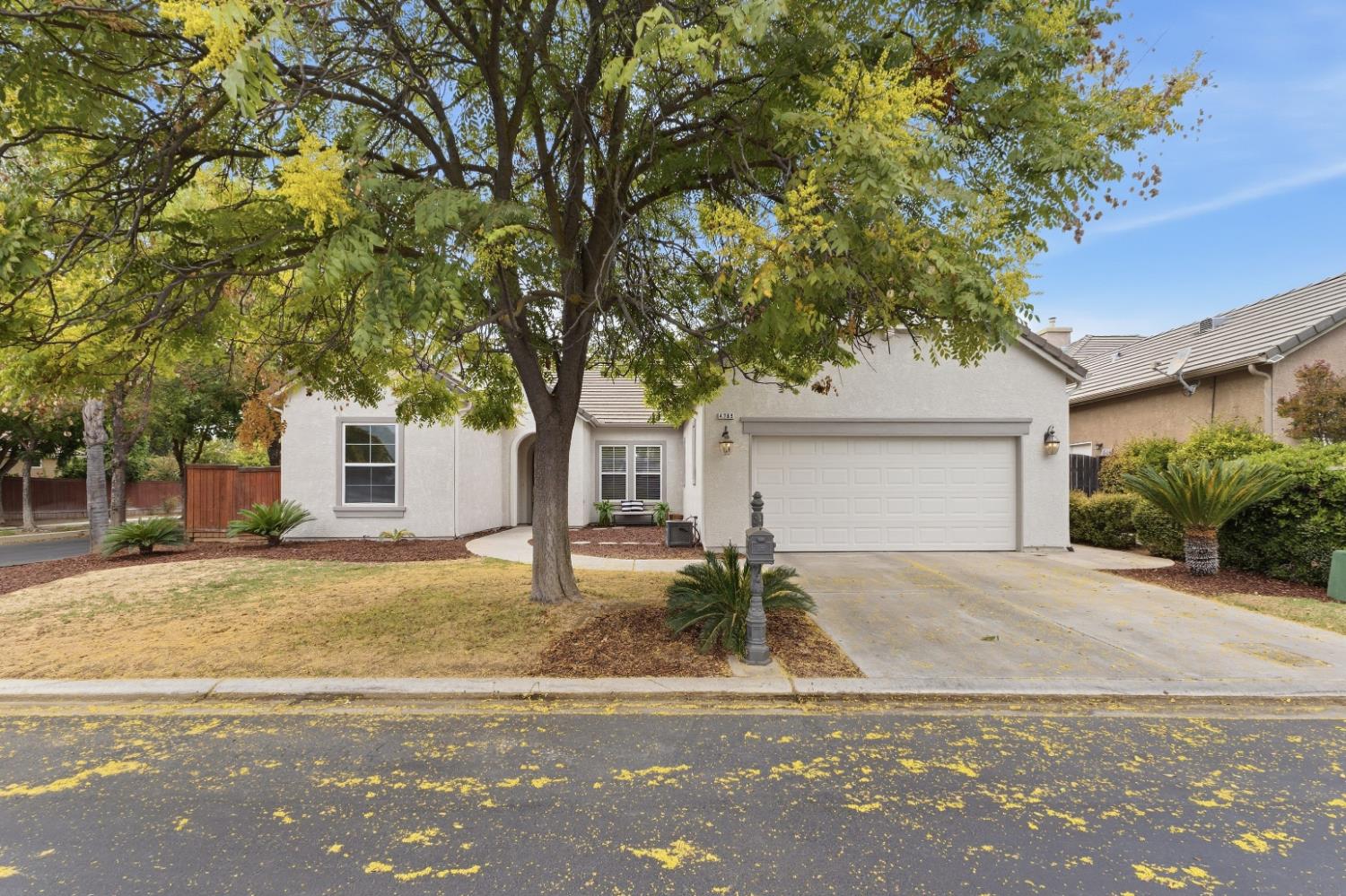 4769 N Emerald Peak Dr, Clovis, CA 93619